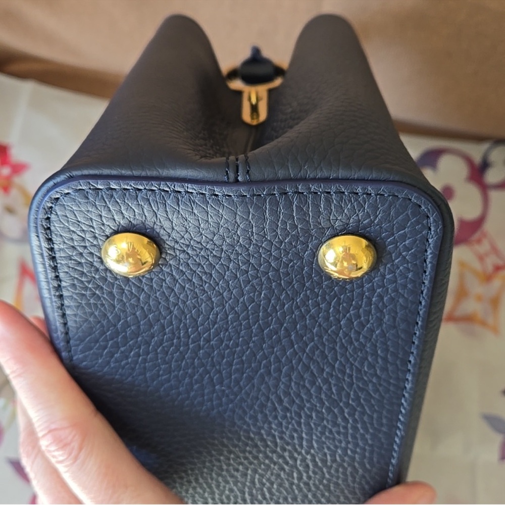 LOUIS VUITTON *NWT* Capucines MM Navy Taurillon Leather Mother of Pearl - Picture 8 of 12